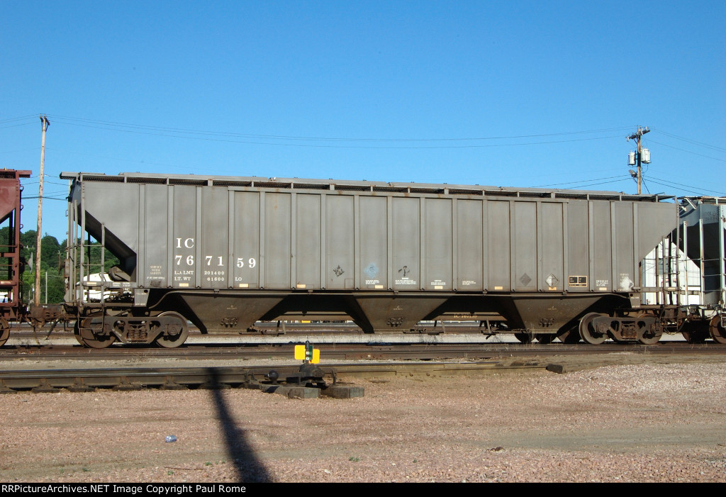 IC 767159, PS 3-bay covered hopper car at the CN-IC Yard 